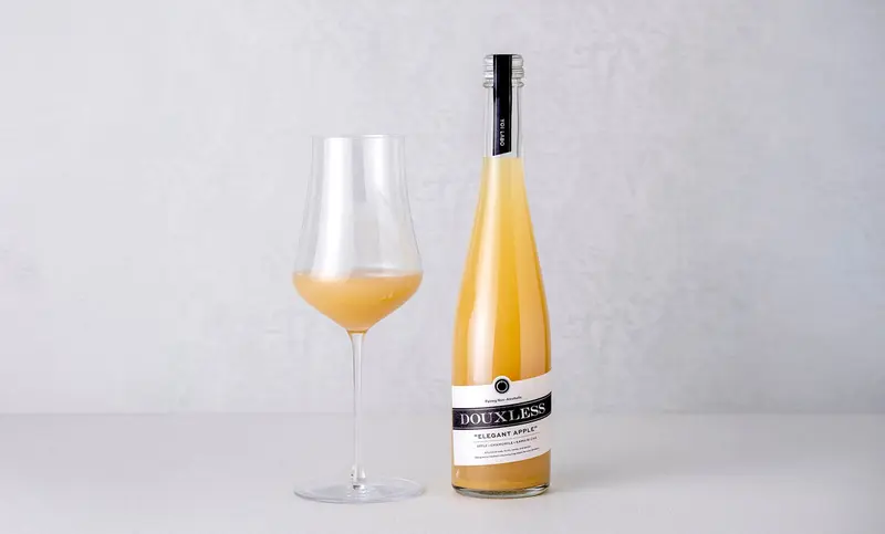 Douxless Elegant Apple